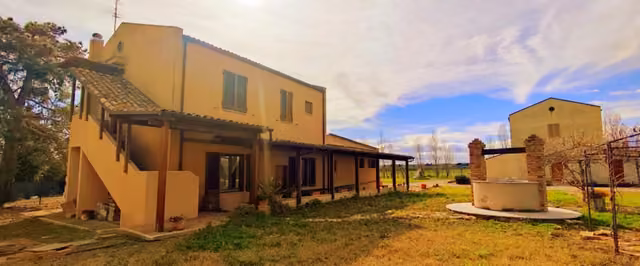 L’agriturismo immerso nei vigneti di Torre Sinello