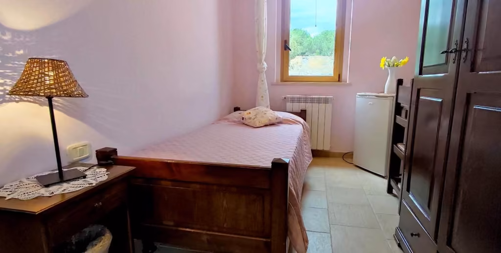 Camera tripla Vesta dell’Agriturismo Arkadia a Vasto, con letto matrimoniale e letto singolo